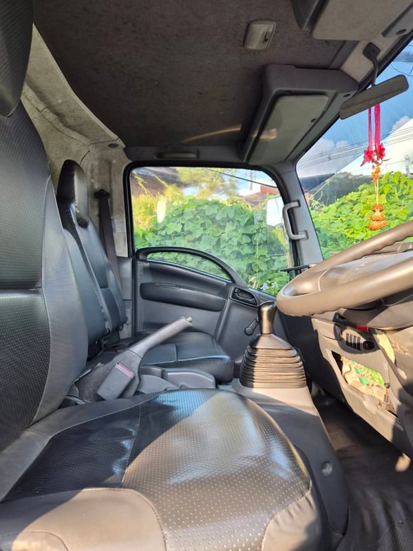 ISUZU NPR CNG MPI 6 ล้อตู้ 10 บาน