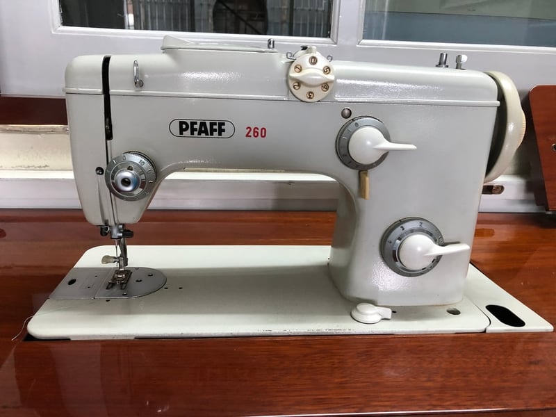 จักรเย็บผ้าไฟฟ้า PFAFF 260 (เยอรมนี)
