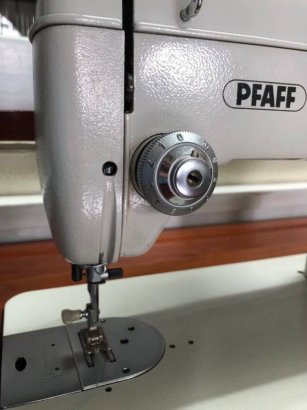 จักรเย็บผ้าไฟฟ้า PFAFF 260 (เยอรมนี) จักรเย็บผ้าไฟฟ้า PFAFF 260 (เยอรมนี)