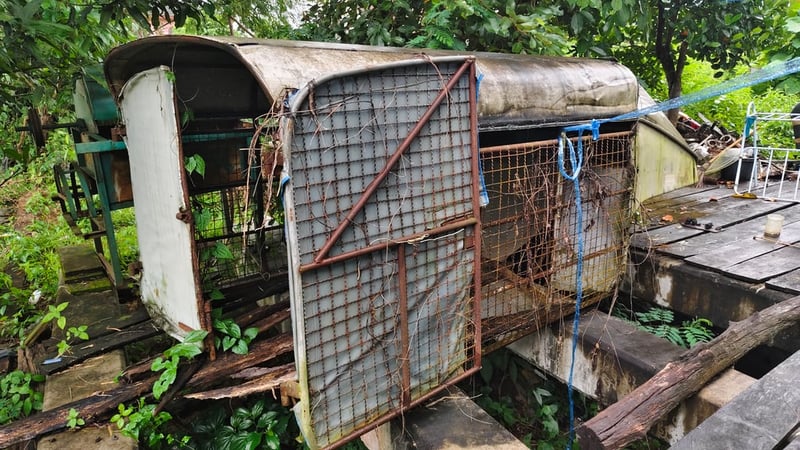 โครงเหล็กหลังคารถ