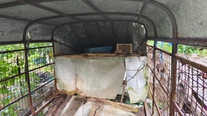 โครงเหล็กหลังคารถ