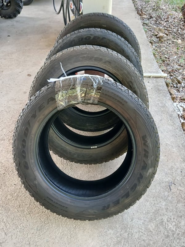 ขายยางมือสองขนาด 255-60R20