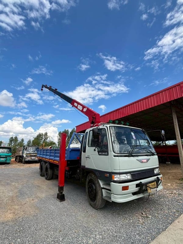 HINO FF 195แรงม้า รถบรรทุก 6ล้อ กระบะเหล็กติดเครน ปี2004