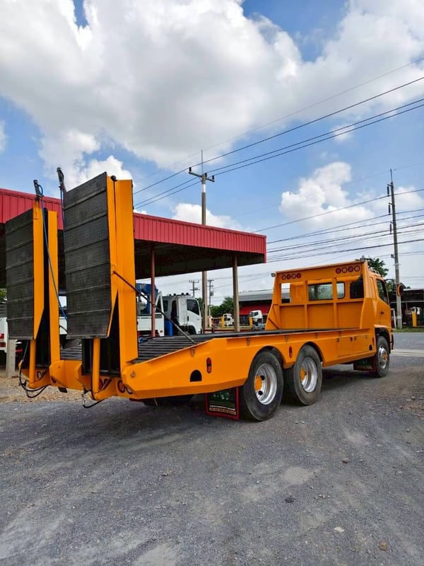 HINO FL 212แรงม้า รถบรรทุก 10ล้อ พื้นเรียบ ปี2004 HINO FL 212แรงม้า รถบรรทุก 10ล้อ พื้นเรียบ ปี2004