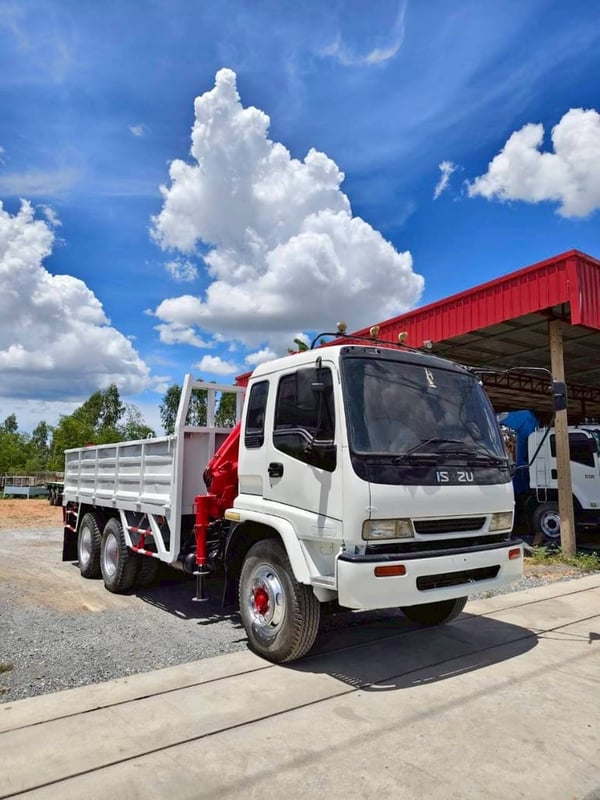 ISUZU FVZ 200แรงม้า รถบรรทุก 10ล้อ กระบะเหล็กติดเครน ปี2004
