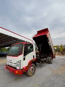ISUZU NPR 6ล้อดั้มพ์ ปี58
