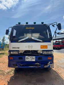 HINO FM 260แรงม้า รถบรรทุก 10ล้อ หัวลาก เฉพาะหัว ปี2002 HINO FM 260แรงม้า รถบรรทุก 10ล้อ หัวลาก เฉพาะหัว ปี2002