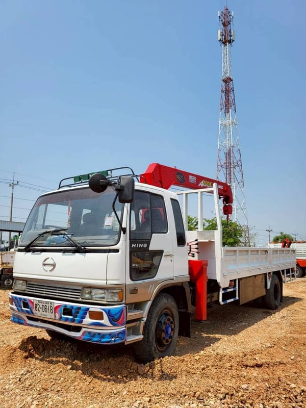 HINO FF 195แรงม้า รถบรรทุก 6ล้อ กระบะเหล็กติดเครน ปี1996