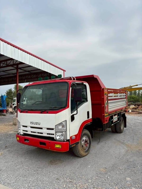 ISUZU NPR 6ล้อดั้มพ์ ปี58