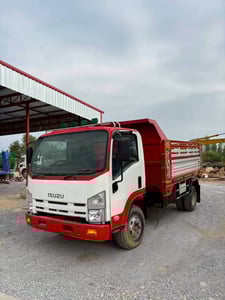 ISUZU NPR 6ล้อดั้มพ์ ปี58