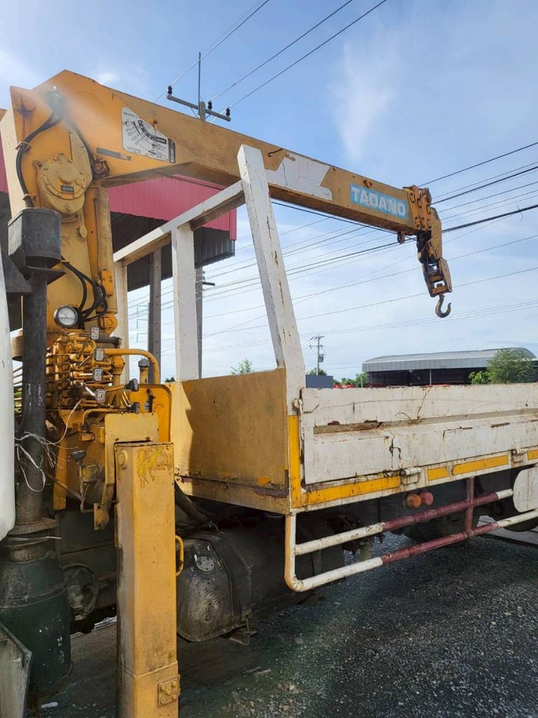 HINO FF 168แรงม้า รถบรรทุก 6ล้อ กระบะเหล็ก ปี1987 HINO FF 168แรงม้า รถบรรทุก 6ล้อ กระบะเหล็ก ปี1987