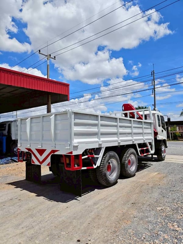 ISUZU FVZ 200แรงม้า รถบรรทุก 10ล้อ กระบะเหล็กติดเครน ปี2004