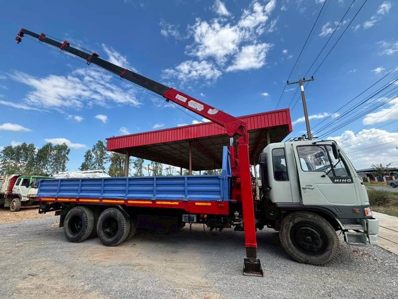 HINO FF 195แรงม้า รถบรรทุก 6ล้อ กระบะเหล็กติดเครน ปี2004