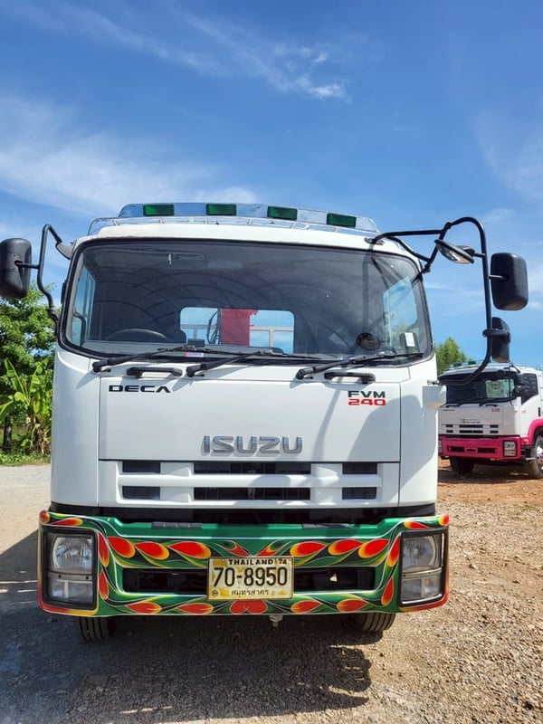 ISUZU FVM 240แรงม้า รถบรรทุก 10ล้อ กระบะเหล็กติดเครน ปี2011