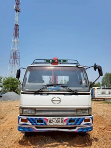HINO FF 195แรงม้า รถบรรทุก 6ล้อ กระบะเหล็กติดเครน ปี1996