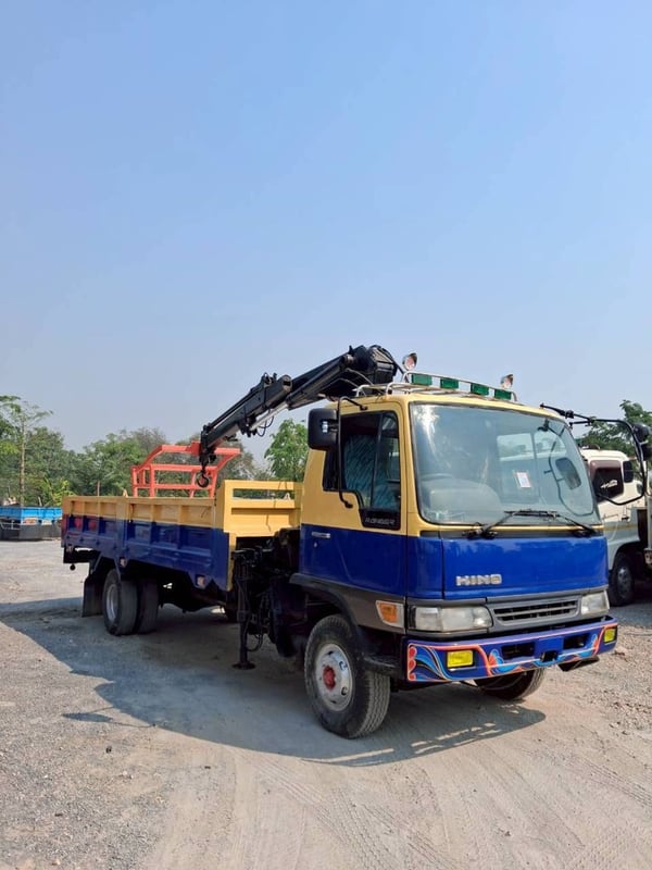 HINO FC 170แรงม้า รถบรรทุก 6ล้อ กระบะเหล็กติดเครน ปี2011