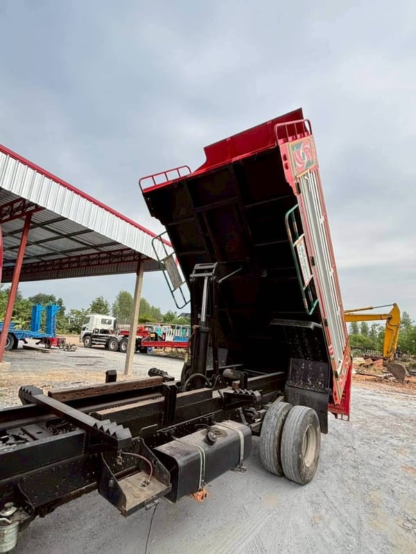 ISUZU NPR 6ล้อดั้มพ์ ปี58