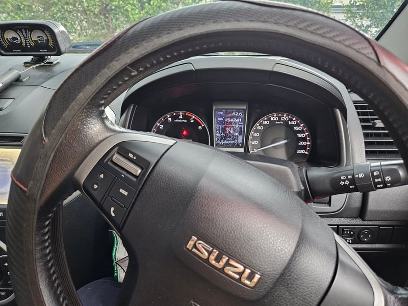 ขาย Isuzu D-MAX Cab-4  ดีเซล 3.0 Vcross Z-Prestige 4WD