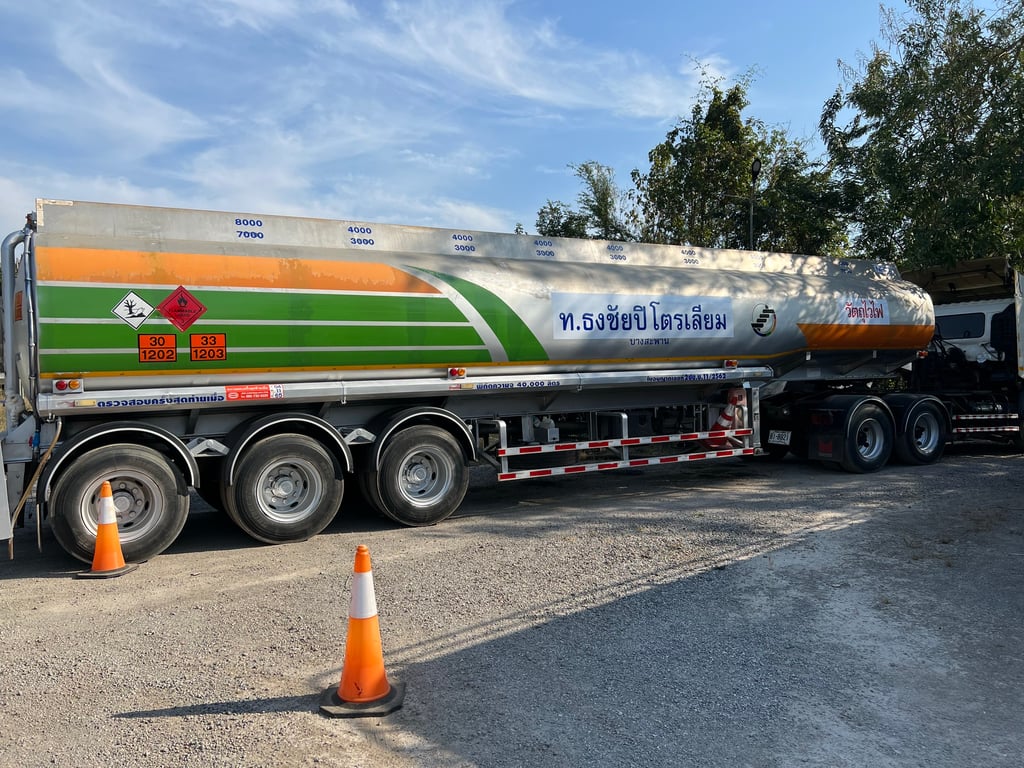 HINO ฮีโน่ 320 320แรงม้า รถบรรทุก 10ล้อ บรรทุกของเหลว ปี2011 HINO ฮีโน่ 320 320แรงม้า รถบรรทุก 10ล้อ บรรทุกของเหลว ปี2011