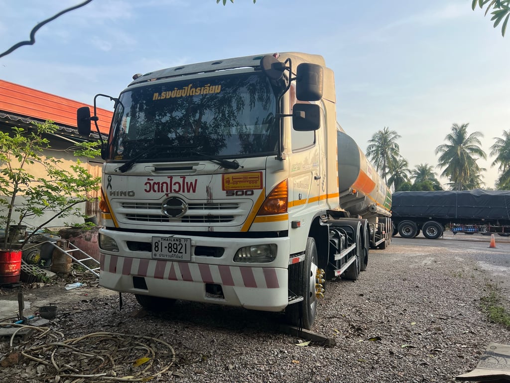 HINO ฮีโน่ 320 320แรงม้า รถบรรทุก 10ล้อ บรรทุกของเหลว ปี2011 HINO ฮีโน่ 320 320แรงม้า รถบรรทุก 10ล้อ บรรทุกของเหลว ปี2011