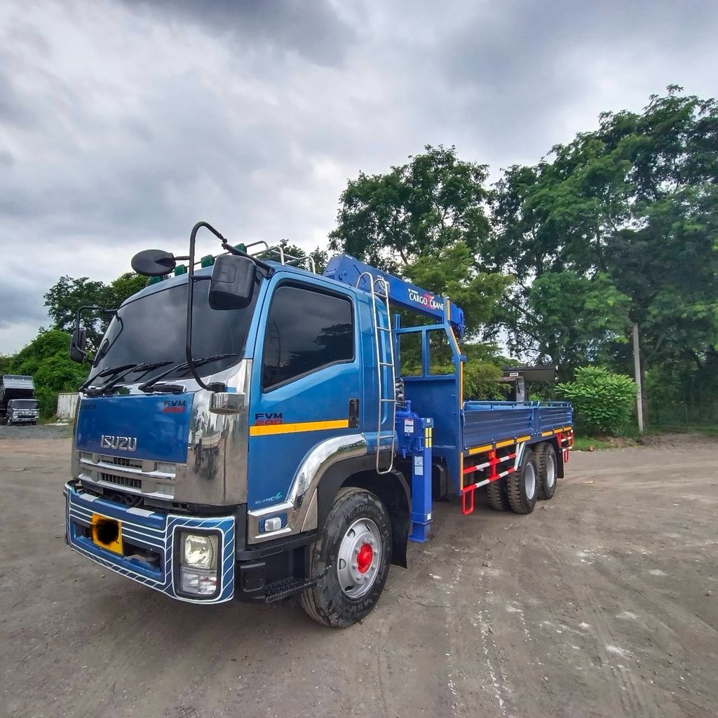 ISUZU FVM 240แรงม้า รถบรรทุก 10ล้อ กระบะเหล็กติดเครน ปี2012