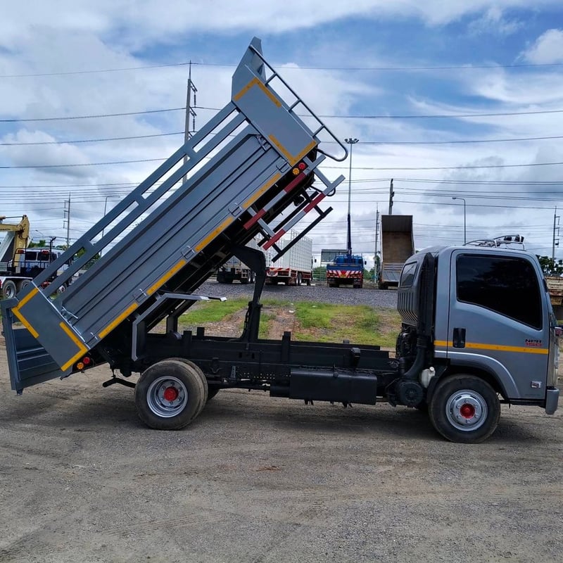 ISUZU NPR 150แรงม้า รถบรรทุก 6ล้อ ดั้มพ์ ปี2015