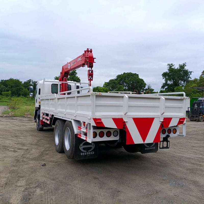 ISUZU FTR 240แรงม้า รถบรรทุก 10ล้อ กระบะเหล็กติดเครน ปี2013