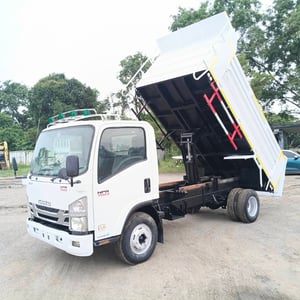 ISUZU NPR 150แรงม้า รถบรรทุก 6ล้อ ดั้มพ์ ปี2015