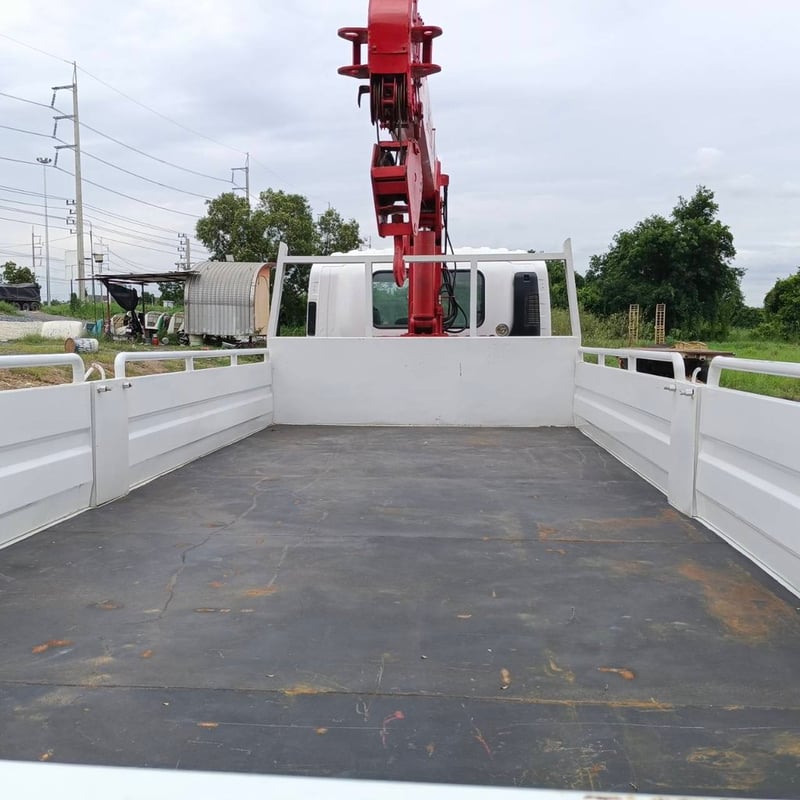 ISUZU FTR 240แรงม้า รถบรรทุก 10ล้อ กระบะเหล็กติดเครน ปี2013