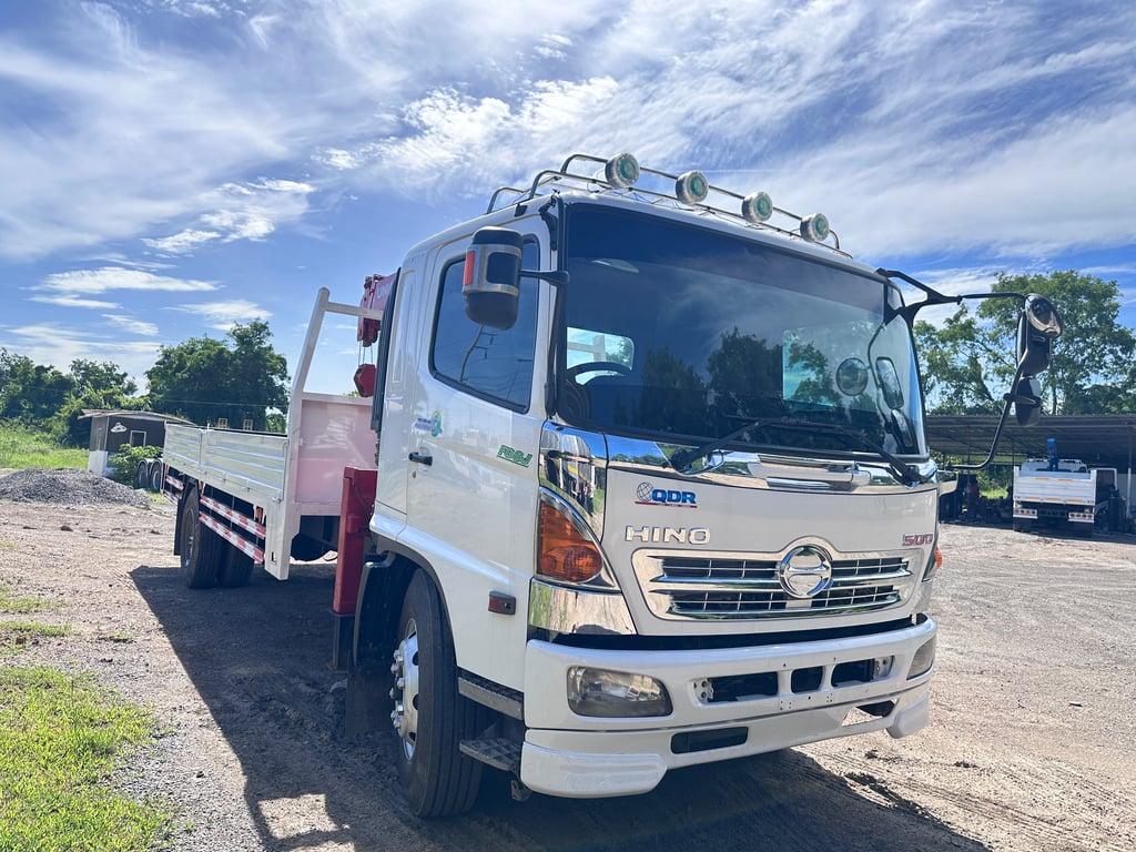 HINO FG 212แรงม้า รถบรรทุก 6ล้อ กระบะเหล็กติดเครน ปี2013