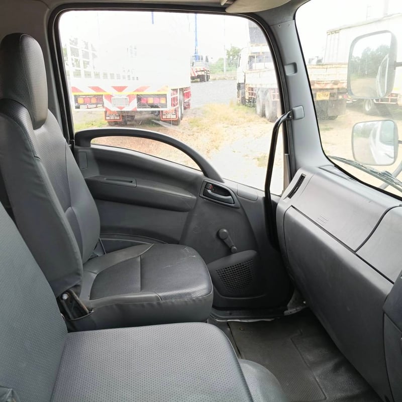 ISUZU FTR 240แรงม้า รถบรรทุก 10ล้อ กระบะเหล็กติดเครน ปี2013