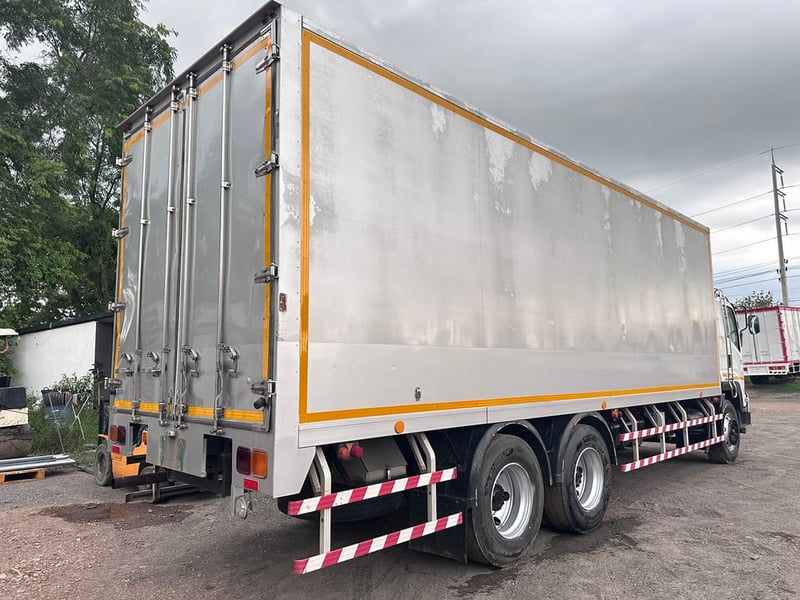 ISUZU FVM 240แรงม้า รถบรรทุก 10ล้อ ตู้เย็น ปี2011 ISUZU FVM 240แรงม้า รถบรรทุก 10ล้อ ตู้เย็น ปี2011