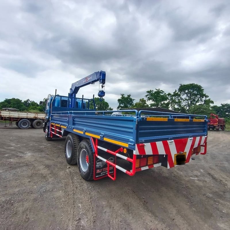 ISUZU FVM 240แรงม้า รถบรรทุก 10ล้อ กระบะเหล็กติดเครน ปี2012