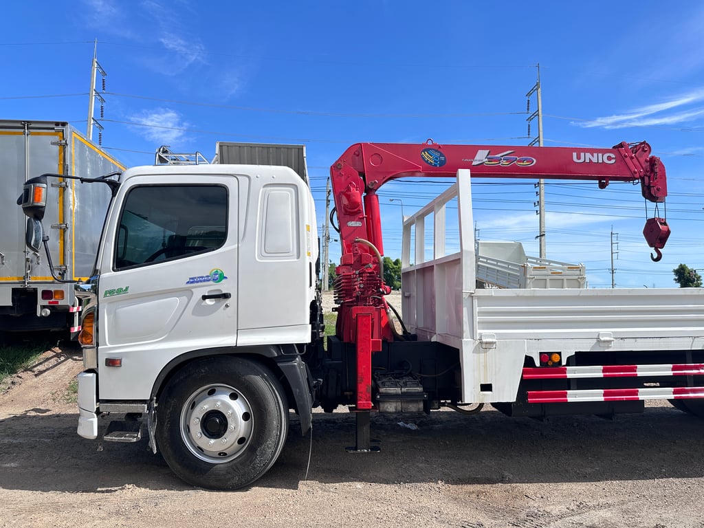 HINO FG 212แรงม้า รถบรรทุก 6ล้อ กระบะเหล็กติดเครน ปี2013