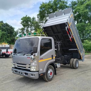 ISUZU NPR 150แรงม้า รถบรรทุก 6ล้อ ดั้มพ์ ปี2015