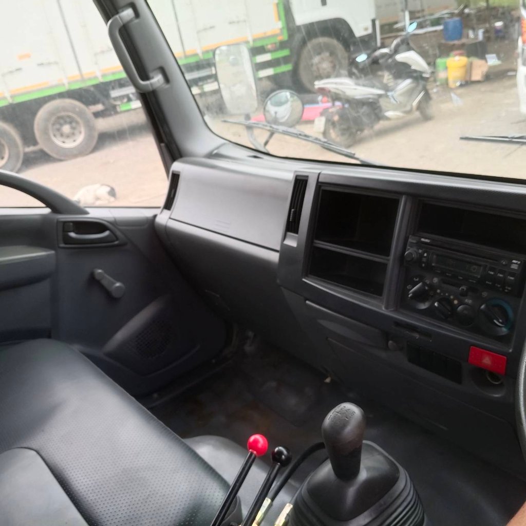 ISUZU NPR 150แรงม้า รถบรรทุก 6ล้อ ดั้มพ์ ปี2015