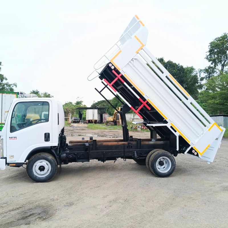 ISUZU NPR 150แรงม้า รถบรรทุก 6ล้อ ดั้มพ์ ปี2015