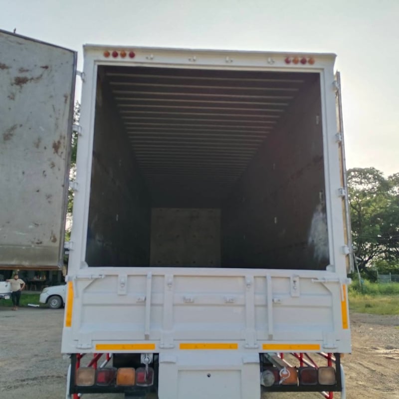 ขายรถ10ล้ออีซูซุตู้ยาว9.80ม