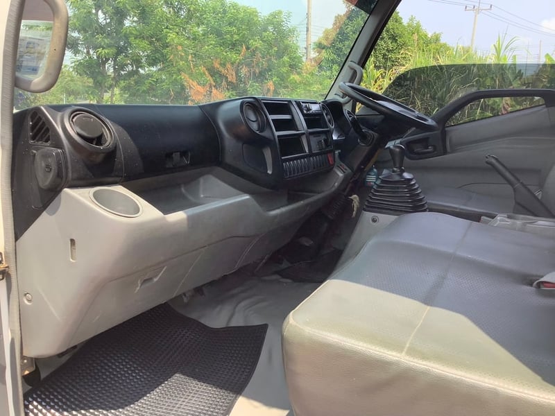 รหัส N318HINO ดูโท่ 150แรง ยูโร3  ปี56 ตู้ 10 บาน ยาว 5 ม. กว้าง 2.2  ม. สูง2.2 ม.  เครื่องดี ยางดี คัสซีสวย ราคา 460,000.บาท โทร 0839946814 น็อต