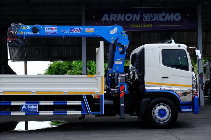 รถบรรทุกติดเครน