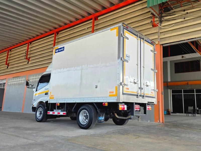 4ล้อ HINO ATOM XZU 136 ตู้เย็น ไมล์ 88,xxx กระจกไฟฟ้า ปี 2566 ป้ายเล็กไม่ติดเวลา