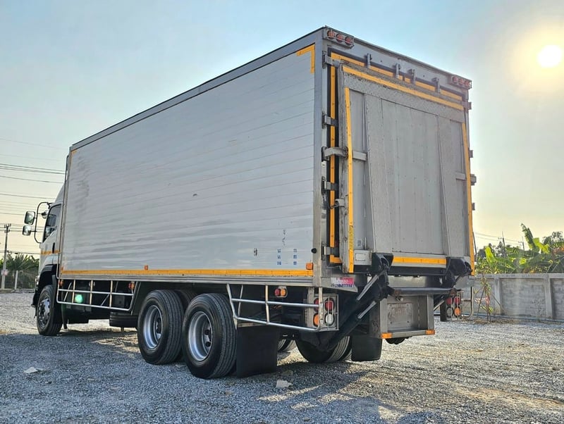 ขายตู้เบิ้ม (ตู้เย็น) + ลิฟท้าย+ เครื่องทำความเย็น ขายตู้เบิ้ม (ตู้เย็น) + ลิฟท้าย+ เครื่องทำความเย็น