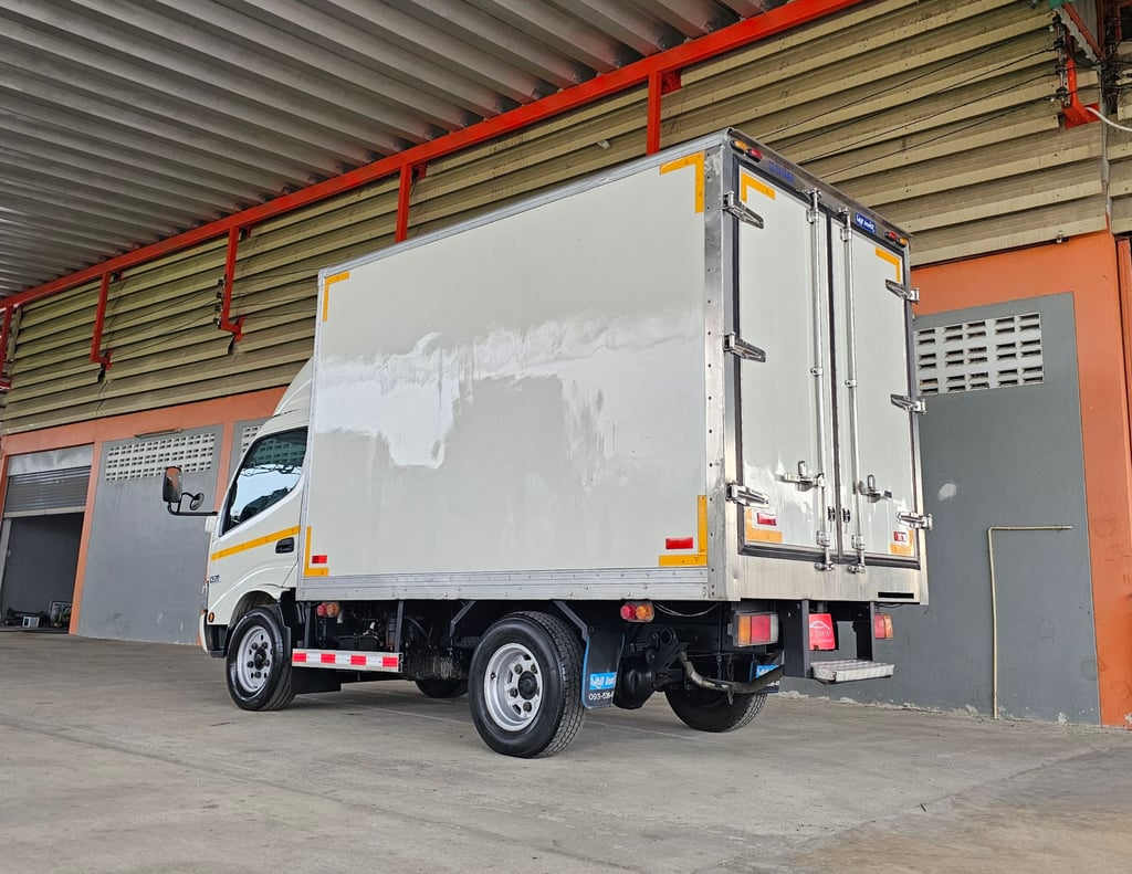 HINO XZU 136แรงม้า รถบรรทุก 4ล้อ ตู้เย็น ปี2023
