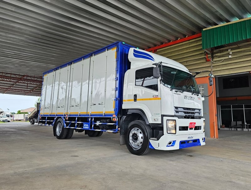 NEW FTR 240 ไมล์ 99,xxx ปี 2566 ตู้ 10 บาน  รถห้างแท้ ยาว 7.70 เมตร