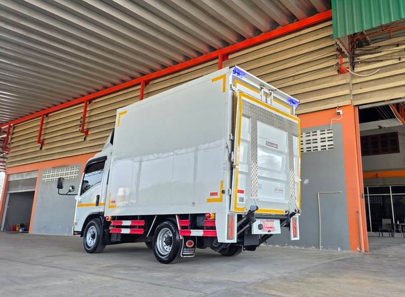 4ล้อ NLR 130 มีลิฟท์ท้าย ปี 2565 ตู้สูง 2.10 ไม่ติดเวลา ป้ายเล็ก รถห้างแท้ๆ