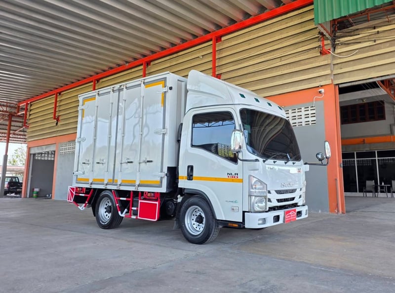 4ล้อ NLR 130 แรงม้า ปี 2565 ตู้6บาน เปิดรอบ ไม่ติดเวลา ป้ายเล็ก รถห้างแท้ๆ