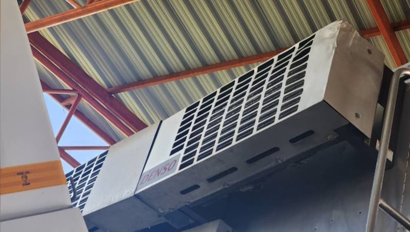 ขายตู้เบิ้ม (ตู้เย็น) + ลิฟท้าย+ เครื่องทำความเย็น ขายตู้เบิ้ม (ตู้เย็น) + ลิฟท้าย+ เครื่องทำความเย็น