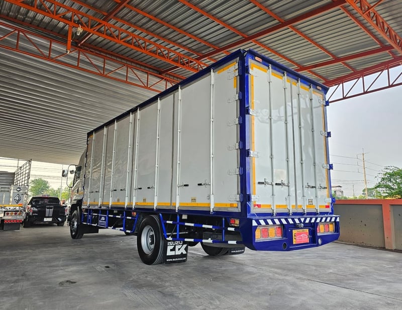 NEW FTR 240 ปี 2566 ตู้ 10 บาน ไมล์ 78,xxx รถห้างแท้ ยาว 7.60 เมตร NEW FTR 240 ปี 2566 ตู้ 10 บาน ไมล์ 78,xxx รถห้างแท้ ยาว 7.60 เมตร