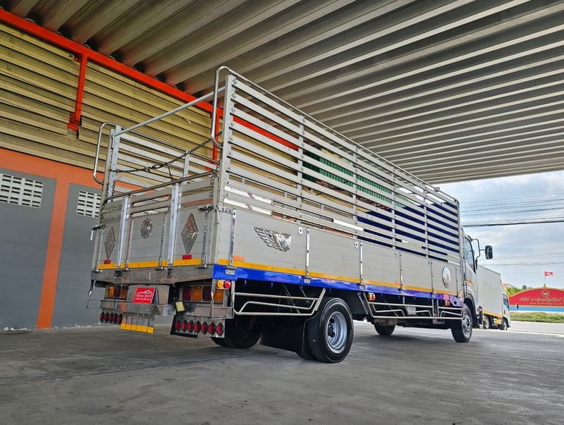 FRR 210 ปี 2565 กระบะคอก ยาว 6.60 เมตร แผงมิเนียม น.น รถ 4.9 ตัน FRR 210 ปี 2565 กระบะคอก ยาว 6.60 เมตร แผงมิเนียม น.น รถ 4.9 ตัน