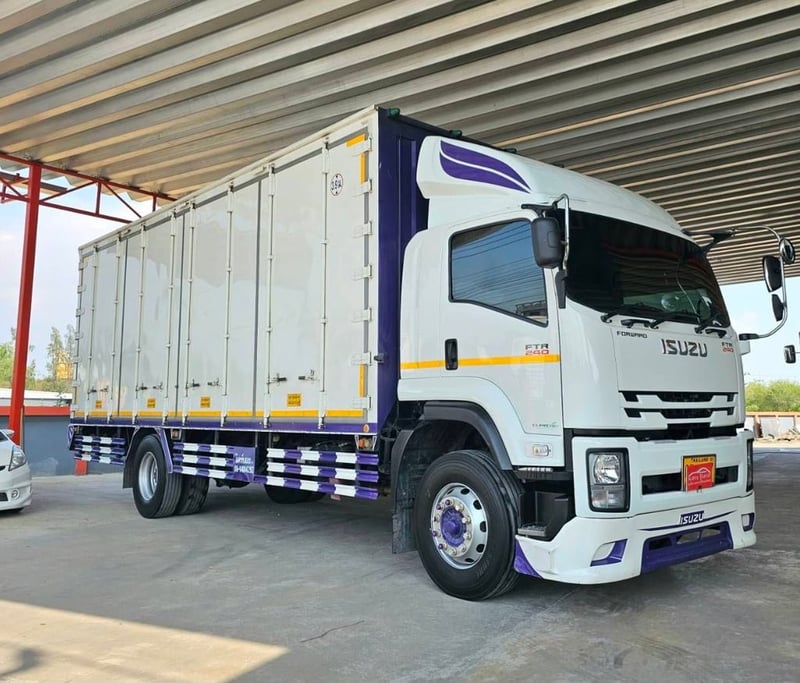 NEW FTR 240 ปี 2565 ตู้ 10 บาน ไมล์ 2แสน รถห้างแท้ ยาว 7.60 เมตร NEW FTR 240 ปี 2565 ตู้ 10 บาน ไมล์ 2แสน รถห้างแท้ ยาว 7.60 เมตร